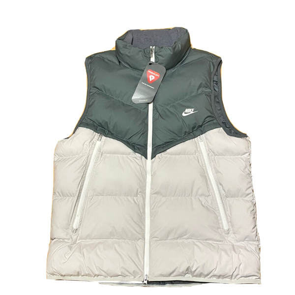 Жилетка NIKE STORM-FIT WINDRUNNER PRIMALOFT VEST WHITE/GREY